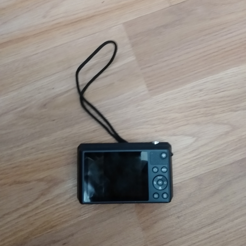 Camera with Accessories - Picture 7 of 11